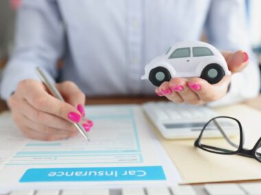 Factors-to-consider-while-choosing-the-right-bank-for-your-auto-loan